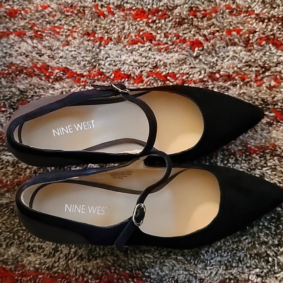 Shoes - Picture 2 of 4